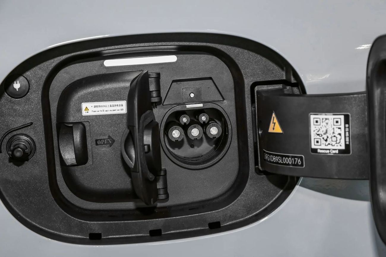 مرسيدس بنز سي إل إيه إي في 300 إل Extended Range Intelligent Driving Edition