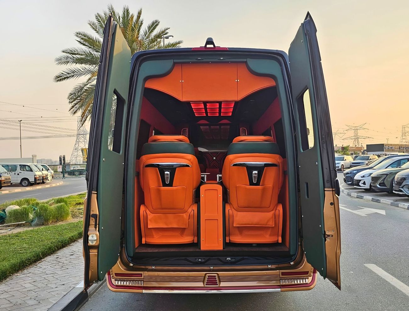 مرسيدس بنز سبرينتر A/T / DIESEL / VIP SEAT WITH VENTILATION AND MASSAGE / 9 SEATER / LOT# 72374