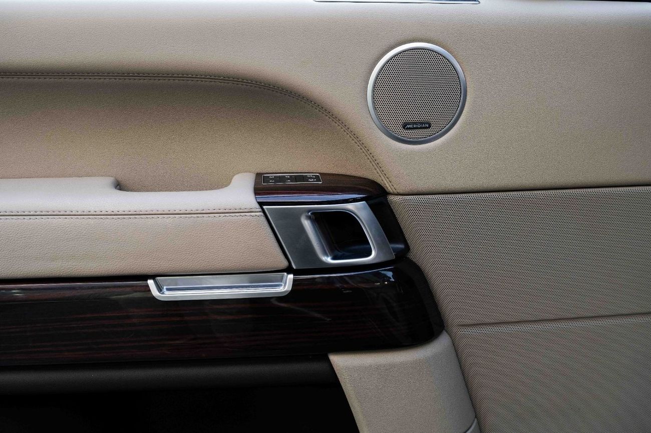 لاند روفر رينج روفر Vogue HSE | 3,376 P.M (3 Years)⁣ | 0% Downpayment | Perfect Condition!