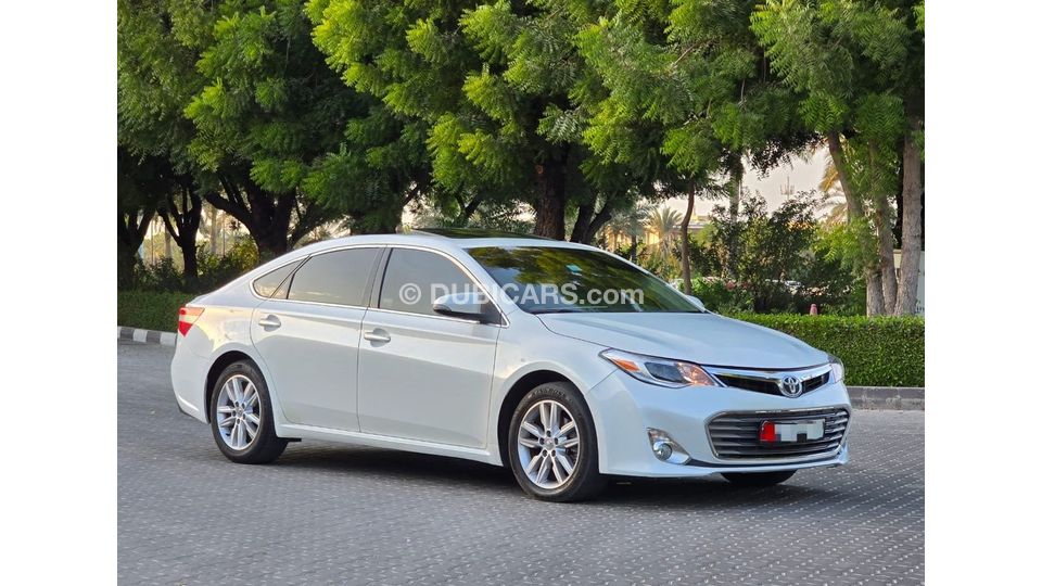 Used Toyota Avalon Limited 3.5L 2014 for sale in Dubai 790325