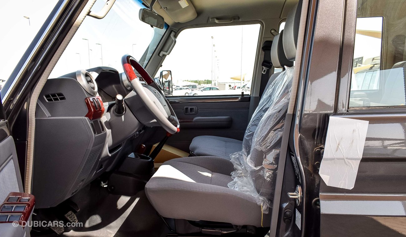 Toyota Land Cruiser Pick Up LX  4.0L V6 LIMITED MANUAL TRANSMISSION