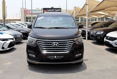 هيونداي H-1 متوسط المواصفات خالية من الحوادث - خليجي - فتحتين سقف - رقم واحد الفل - بحالة الوكالة من الداخل والخ