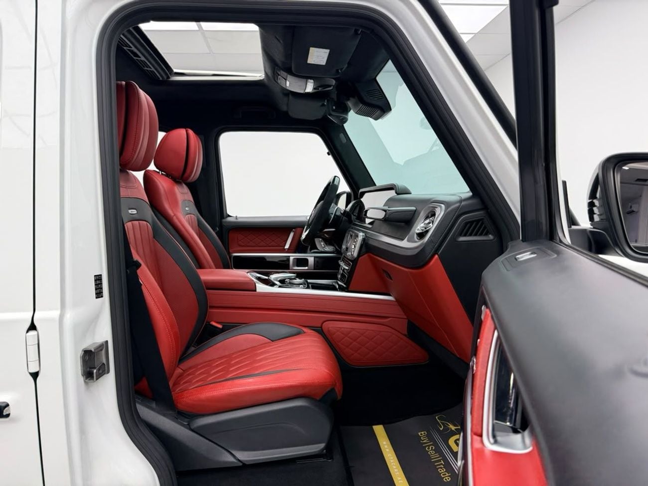 مرسيدس بنز G 63 AMG STANDARD مرسيدس بنز G63 AMG موديل 2021، مع ضمان، وسجل صيانة كامل لدى مرسيدس بنز حتى عام 2027، وشهادة خليجية.