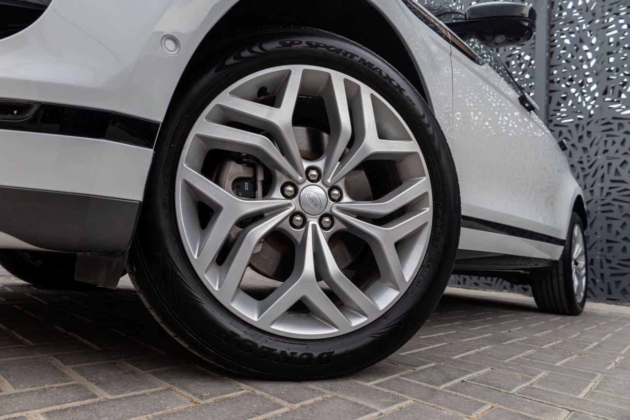Land Rover Range Rover Evoque P250 R-Dynamic SE 2.0L Land Rover Range Rover Evoque 2021 GCC specs for 1,657.00 AED monthly