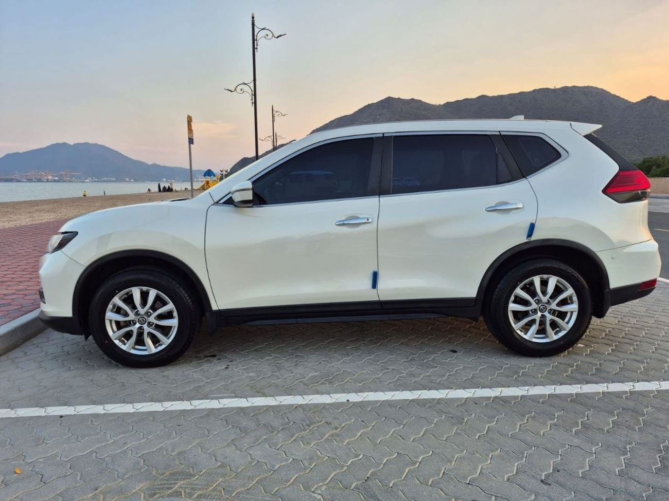 نيسان إكس تريل S 2.5L FWD (5 Seater)