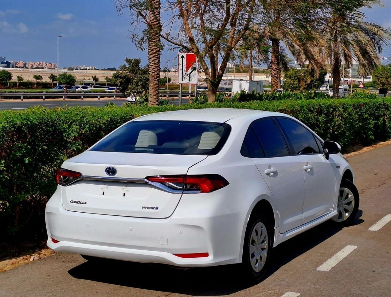 تويوتا كورولا XLI HEV OVERLAND 1.6L XLI Hybrid