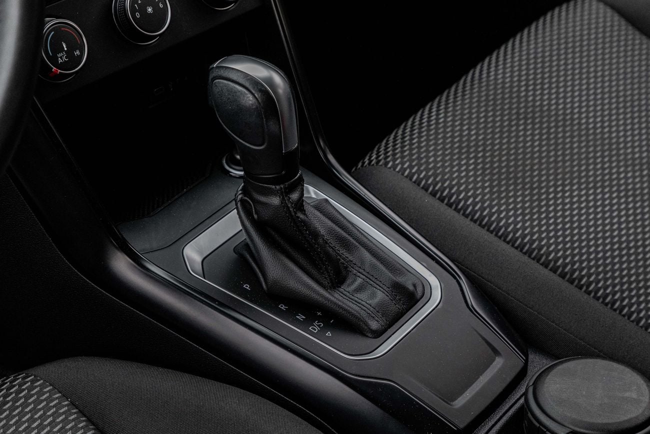 Volkswagen T ROC T-Roc Life | 1,273 P.M | 0% Downpayment | IMMACULATE!