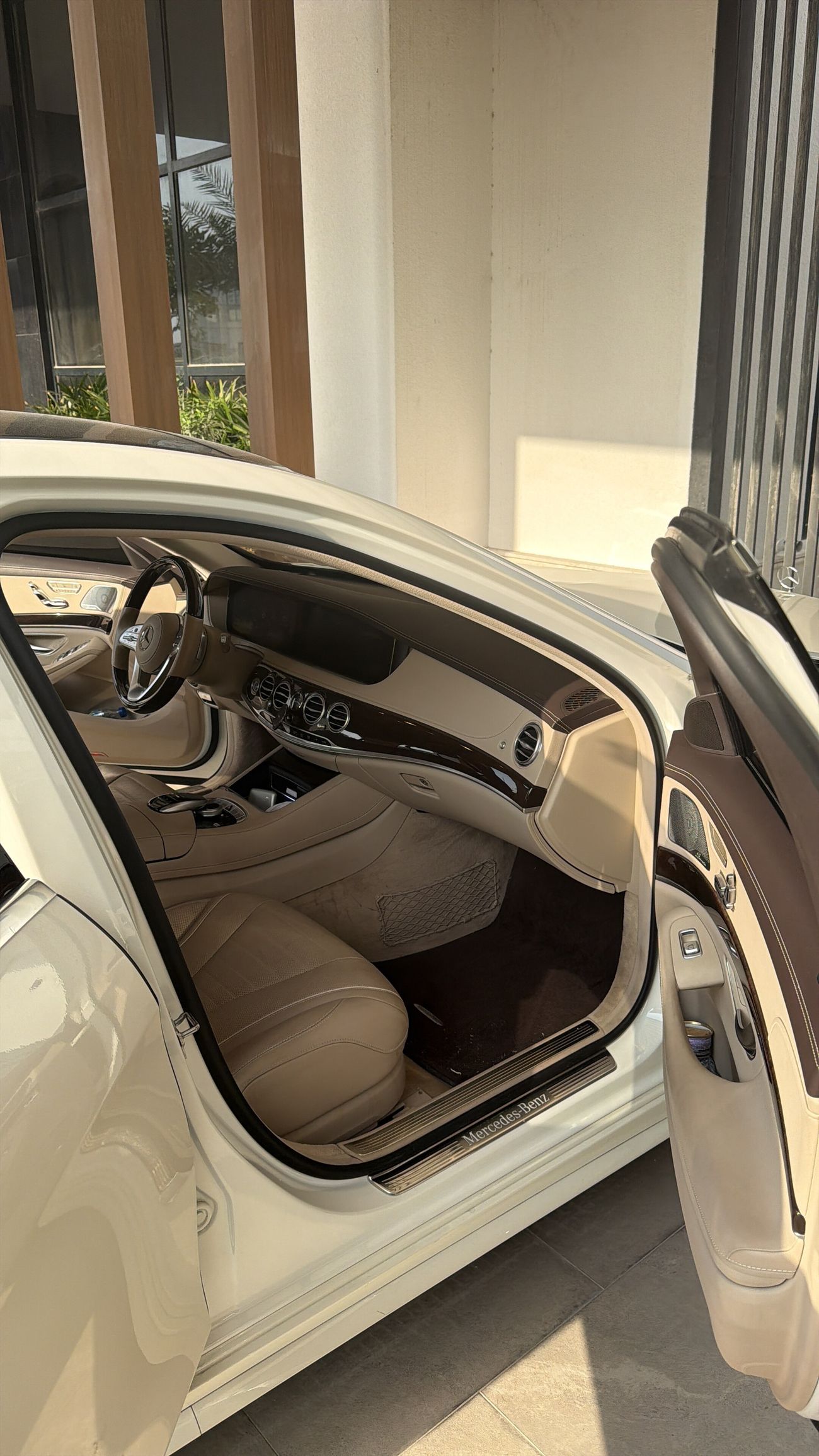 مرسيدس بنز S 560 Std 4.0L (463 HP)