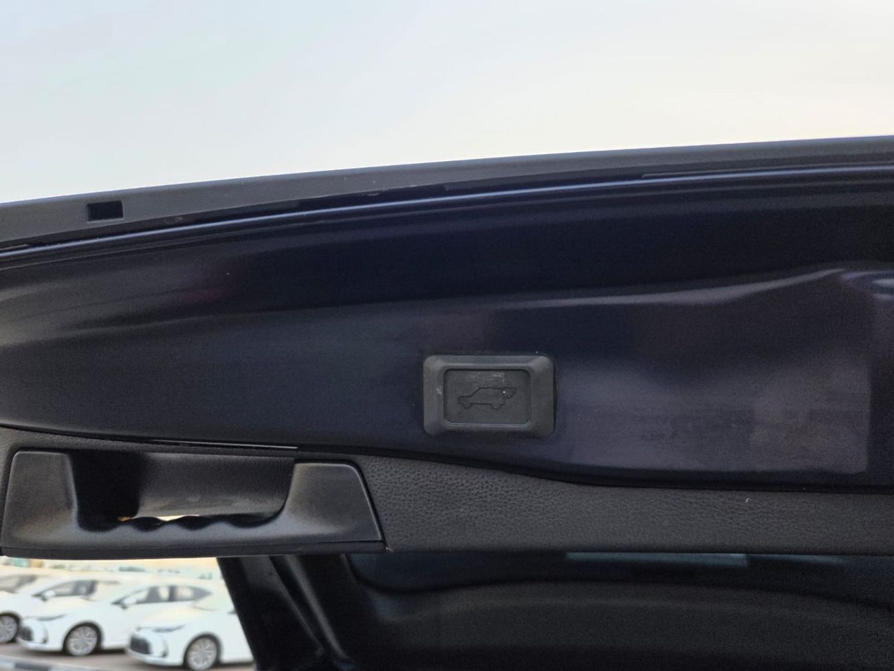 Toyota RAV4 2023 Model Sunroof , Push button , leather seats and trunk automatic