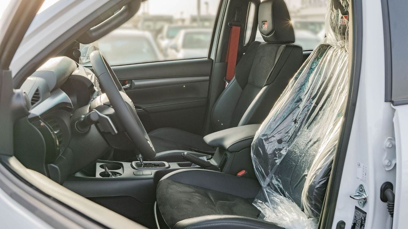تويوتا هيلوكس 2024 Toyota Hilux GR-Sport 4.0L AT Petrol (White)
