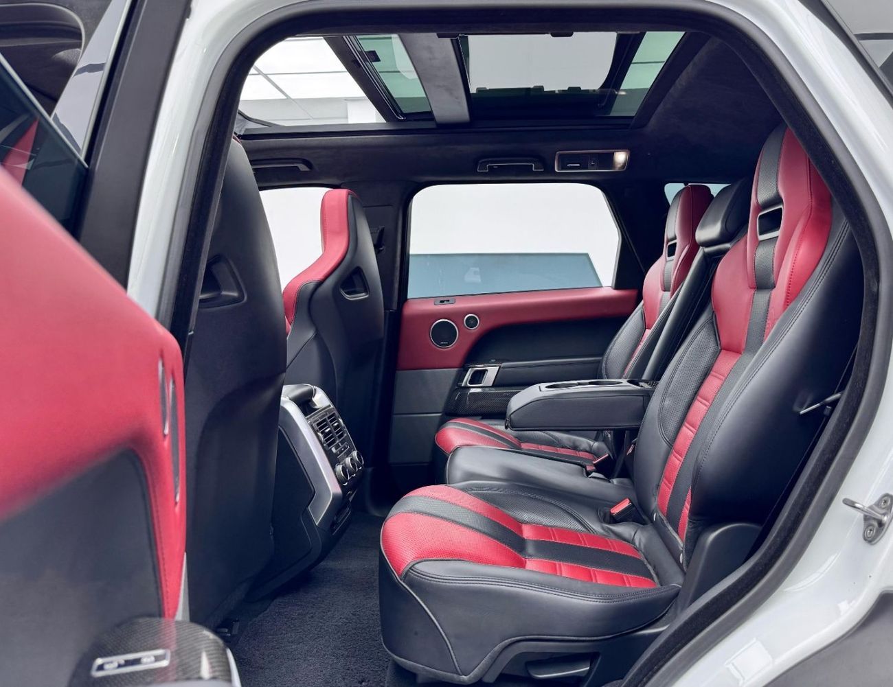 لاند روفر رينج روفر سبورت SVR 5.0L (550 HP) 2015 Range Rover SVR, Just Been Serviced, Excellent Condition, GCC