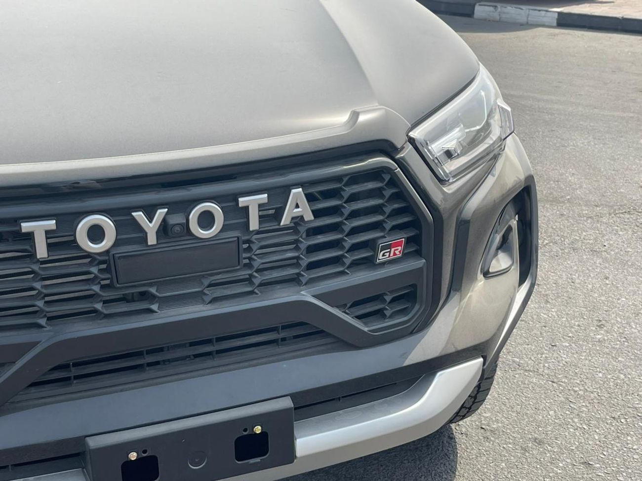 تويوتا هيلوكس GR Sport 2.8L