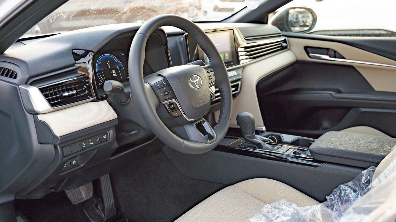 تويوتا كامري 2026 Toyota Camry LE 2.5L AT Hybrid (Silver)