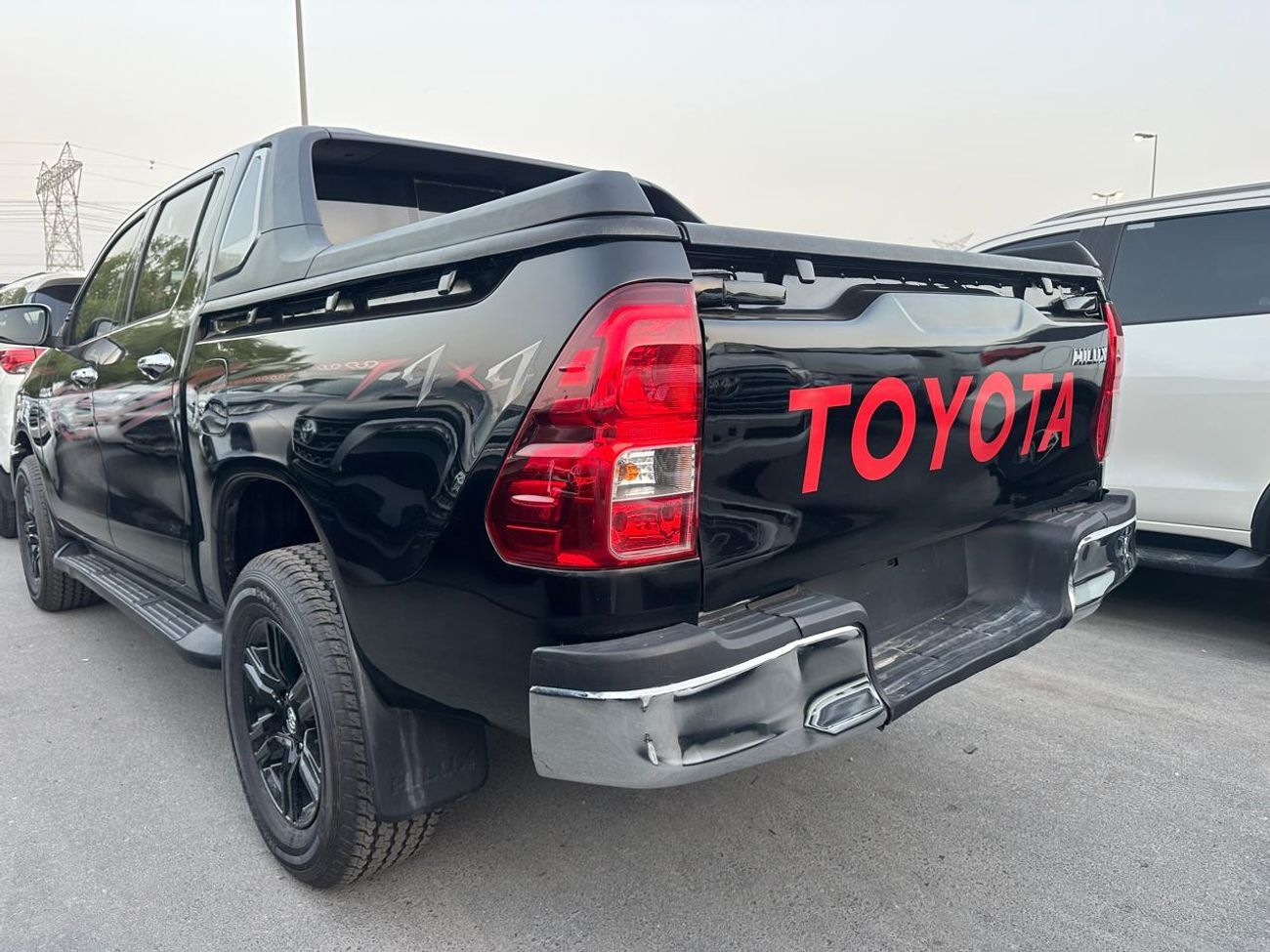 تويوتا هيلوكس GLX 2.7L Double Cab Utility A/T