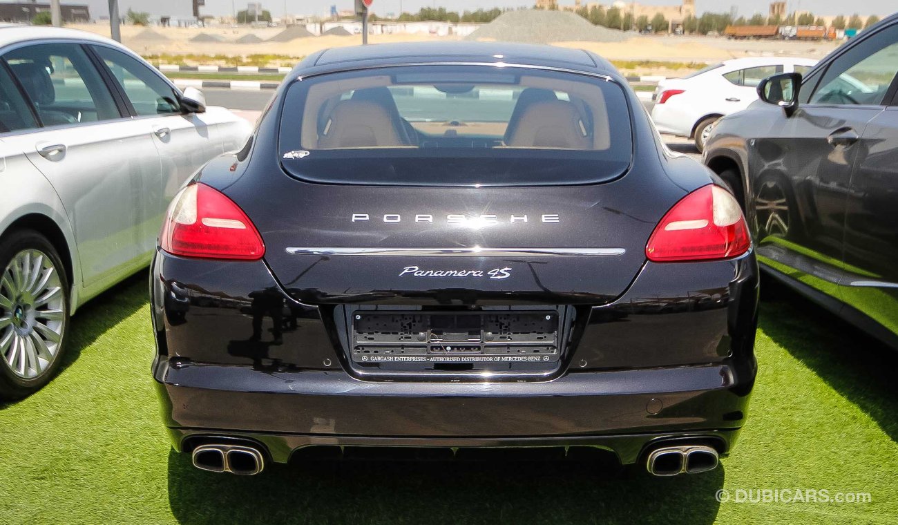 Porsche Panamera 4S