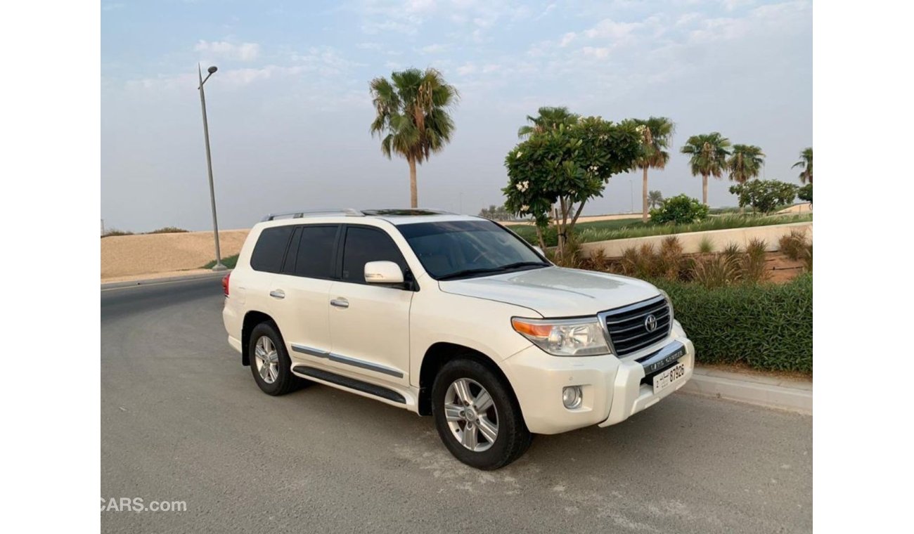 Toyota Land Cruiser تويوتا لاند كروزر موديل 2014 ماشية 118000كم فيها صبغ رفراف امامي يمين فقط وباقي السيارة صبغة وكالة