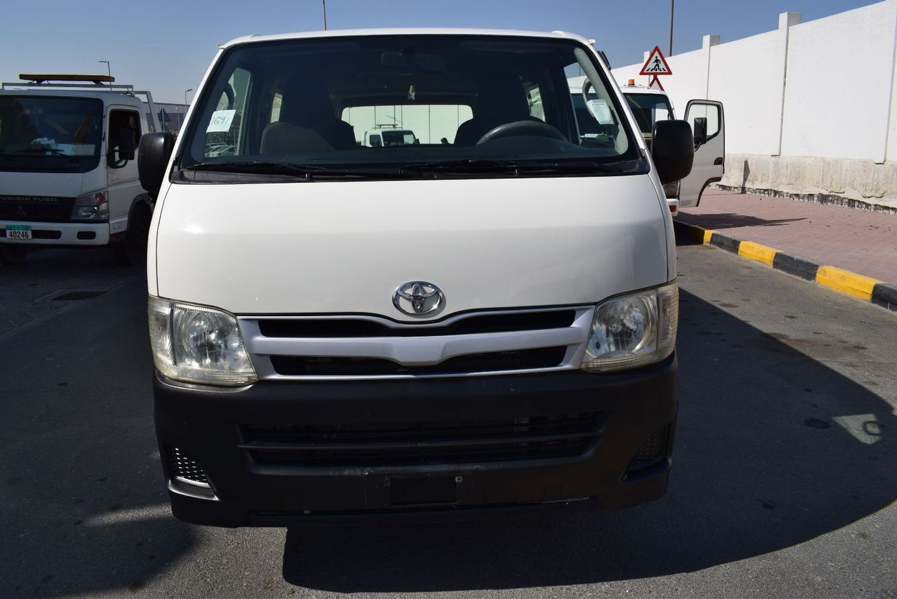 Toyota Hiace Toyota Hiace Bus 13 seater, model:2013. Excellent condition