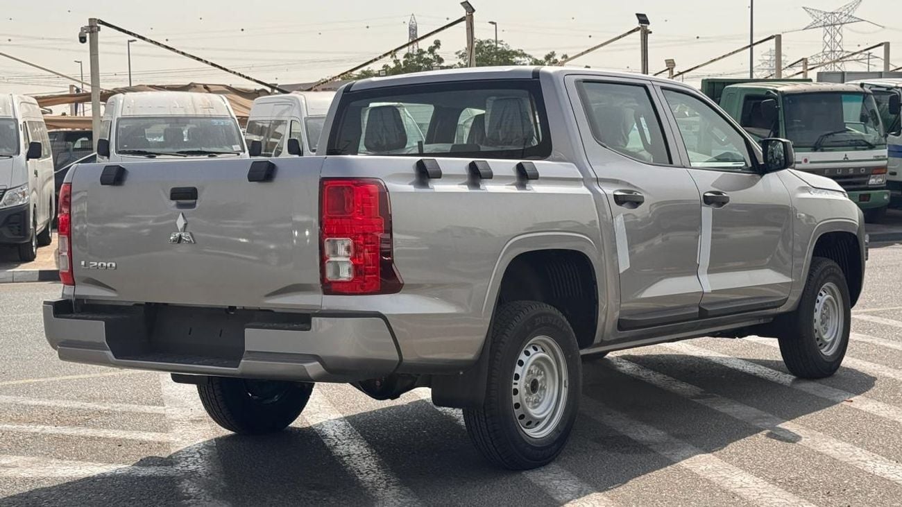 ميتسوبيشي L200 2.4 L DIESEL DOUBL CABIN 4X4 5MT MID -LINE