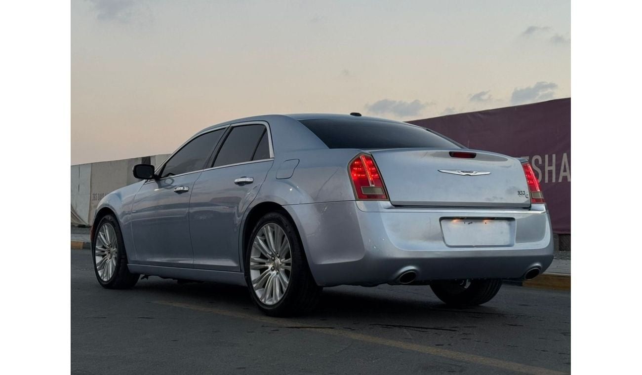 كرايسلر 300C In excellent condition and requires no expenses