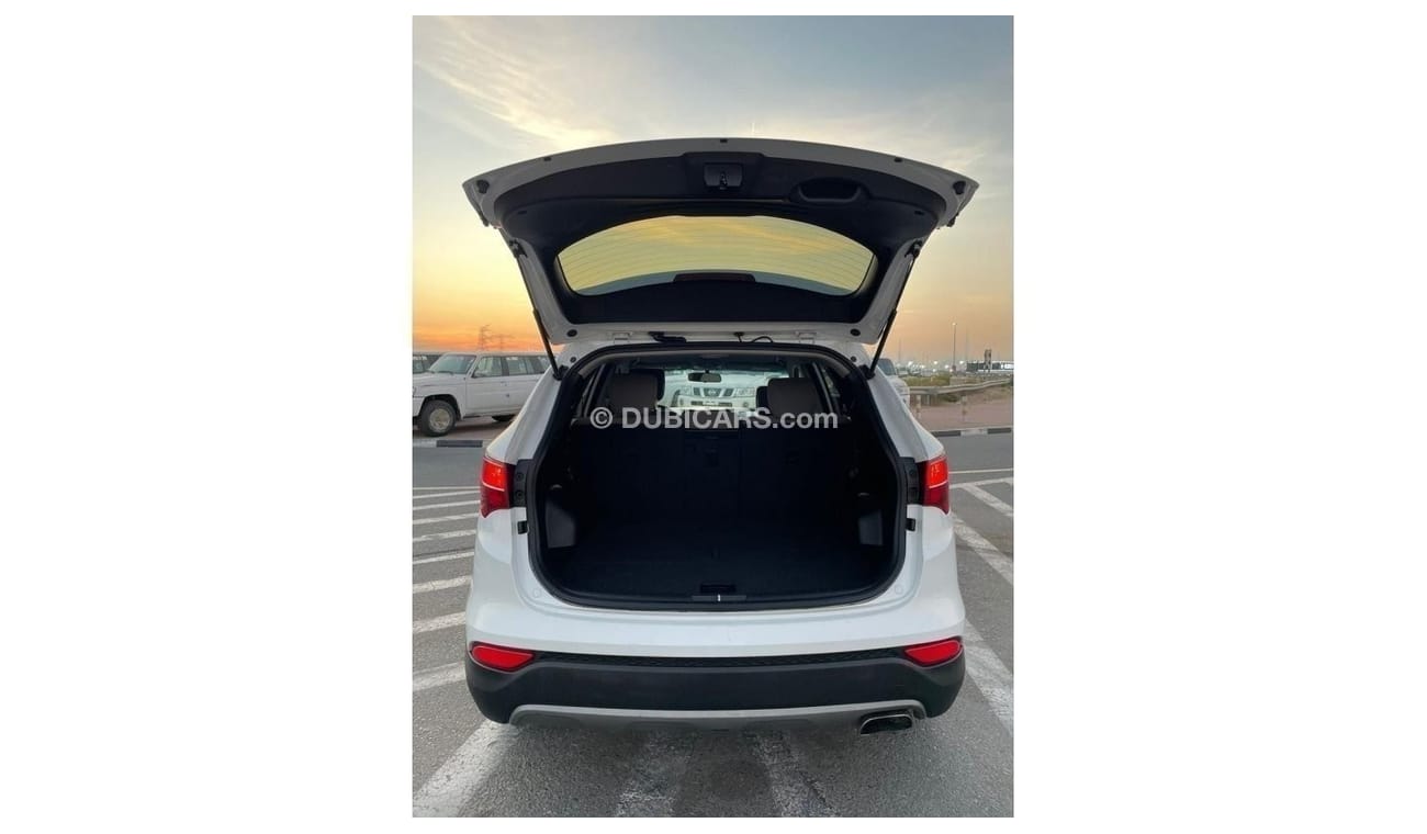 هيونداي سانتا في *Clean Title 2016 Hyundai Santa Fe Sports 2.4L V4 - - UAE PASS