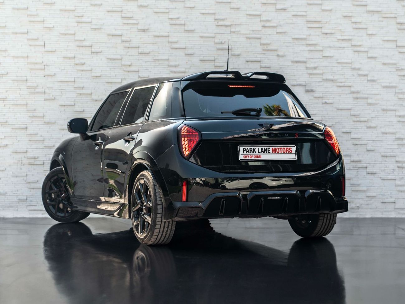 ميني كوبر إس S with John Cooper Works Kit