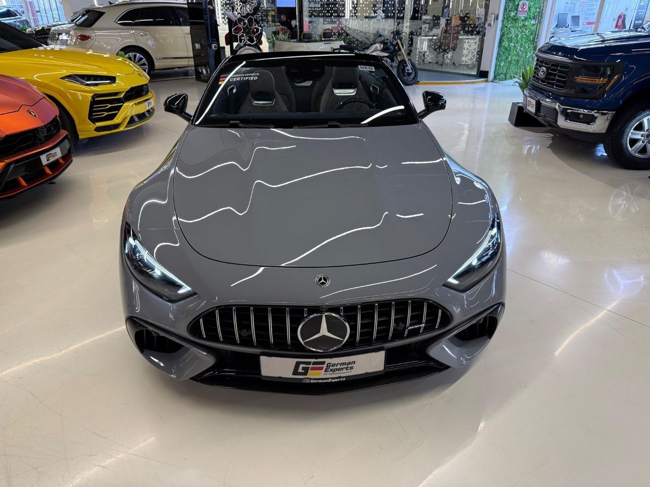 مرسيدس بنز SL 63 AMG 2023 SL63 AMG -Full Service History available - Mint Condition -Carbon Interior and Exterior