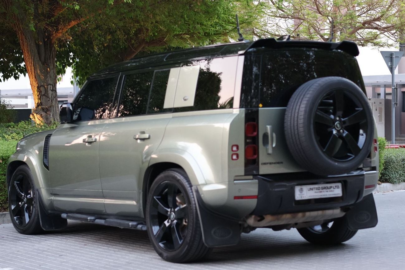 Land Rover Defender  ( Amazing Condition )