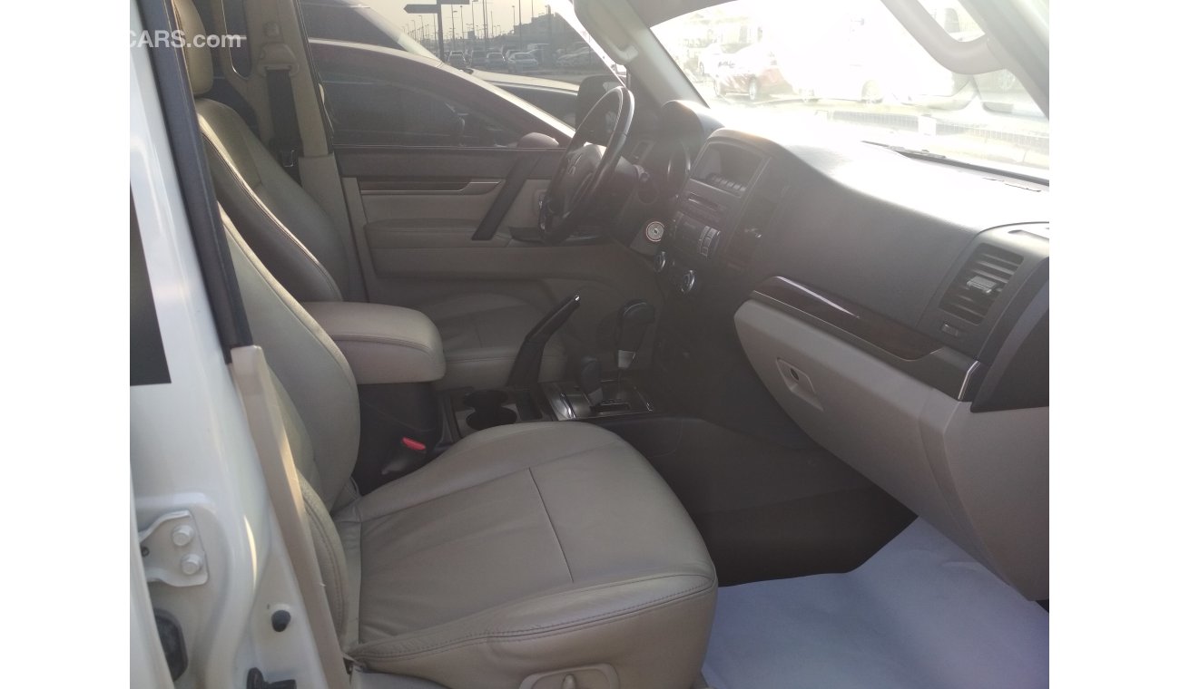 Mitsubishi Pajero 2013 WHITE 3.8 GCC FULL OPTION NO PAIN NO ACCIDENT PERFECT