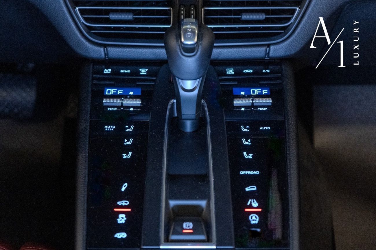 بورش ماكان S 2.9L 2022 Porsche Macan S, Full Service History, Service Contract, Excellent Condition, GCC Spec