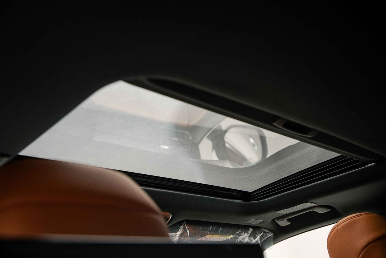 لكزس LX 600 VIP 3.5L - Sonic Quartz Inside VIP Sunflair | Export Only