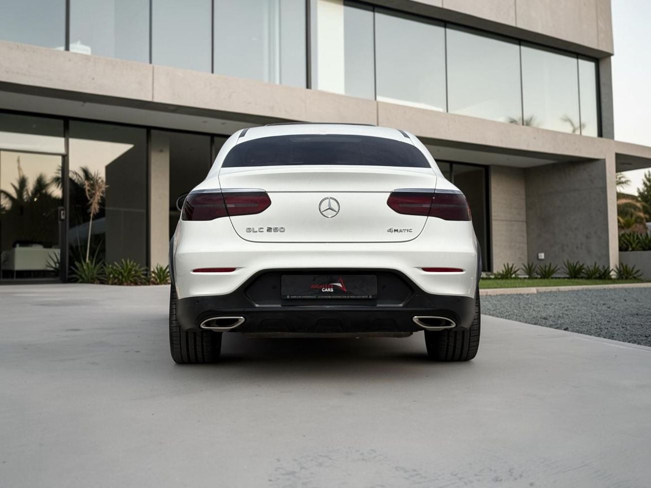 Mercedes-Benz GLC Coupe 250 AED 2,420 P.M | 0% DOWN PAYMENT | MERCEDES-BENZ GLC 250 COUPE | 2.5L 4WD | 2018 | FULL SERVICE HISTO