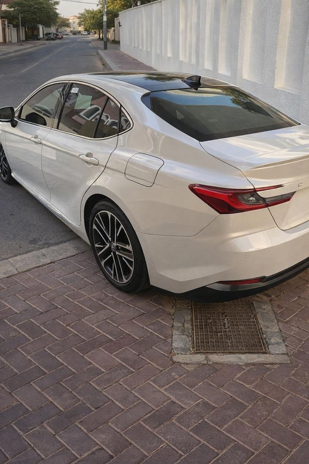 تويوتا كامري E HEV 2.5L