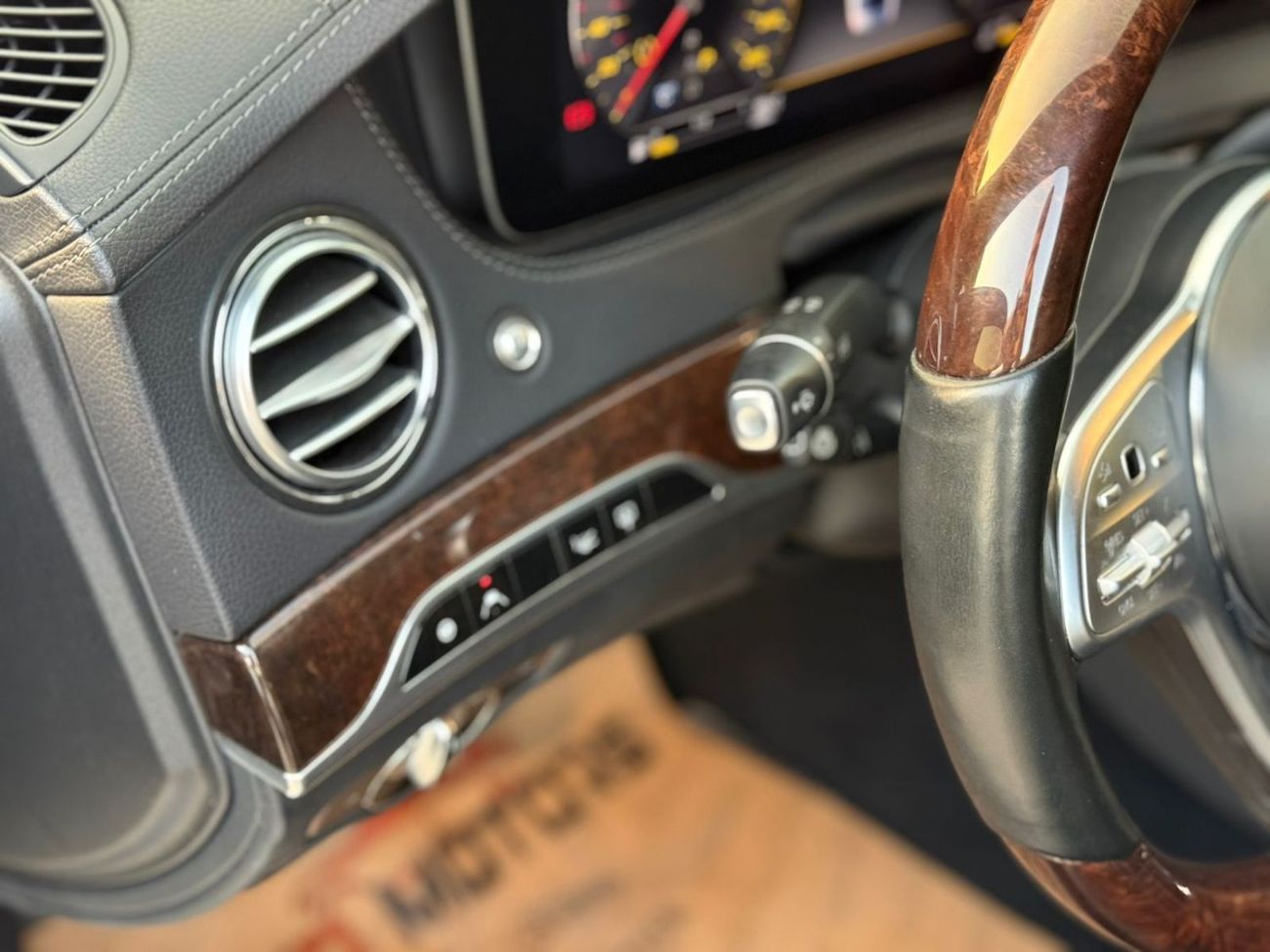 Mercedes-Benz S 560 Std 4.0L (463 HP)