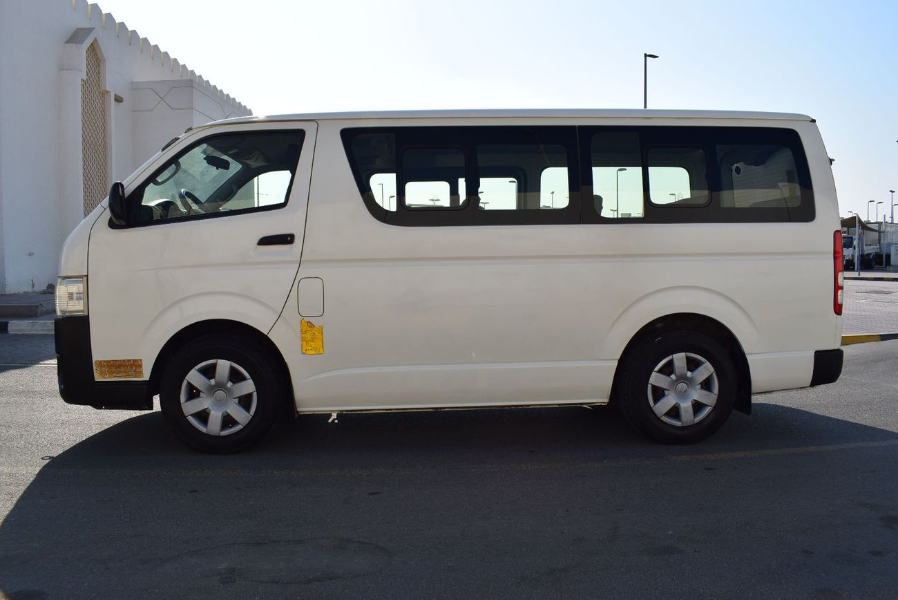 تويوتا هاياس Toyota Hiace Bus 13 seater, model:2015.