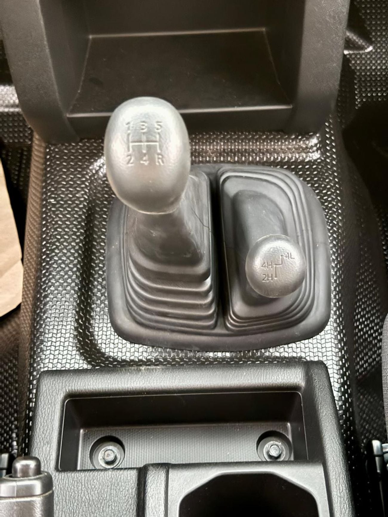 Mitsubishi L200 Mitsubishi L200 manul gear  4*4. Model. 2025. Black