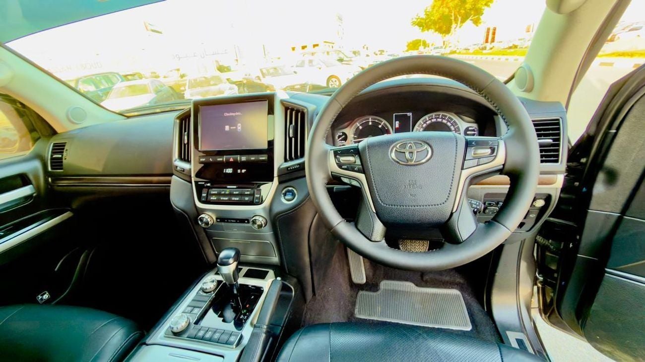 Toyota Land Cruiser 2017 | BULL BAR | PUSH START | SUNROOF | PARKING SENSOR | 4.5L DIESEL ENGINE | POWER SEAT | AT | RHD