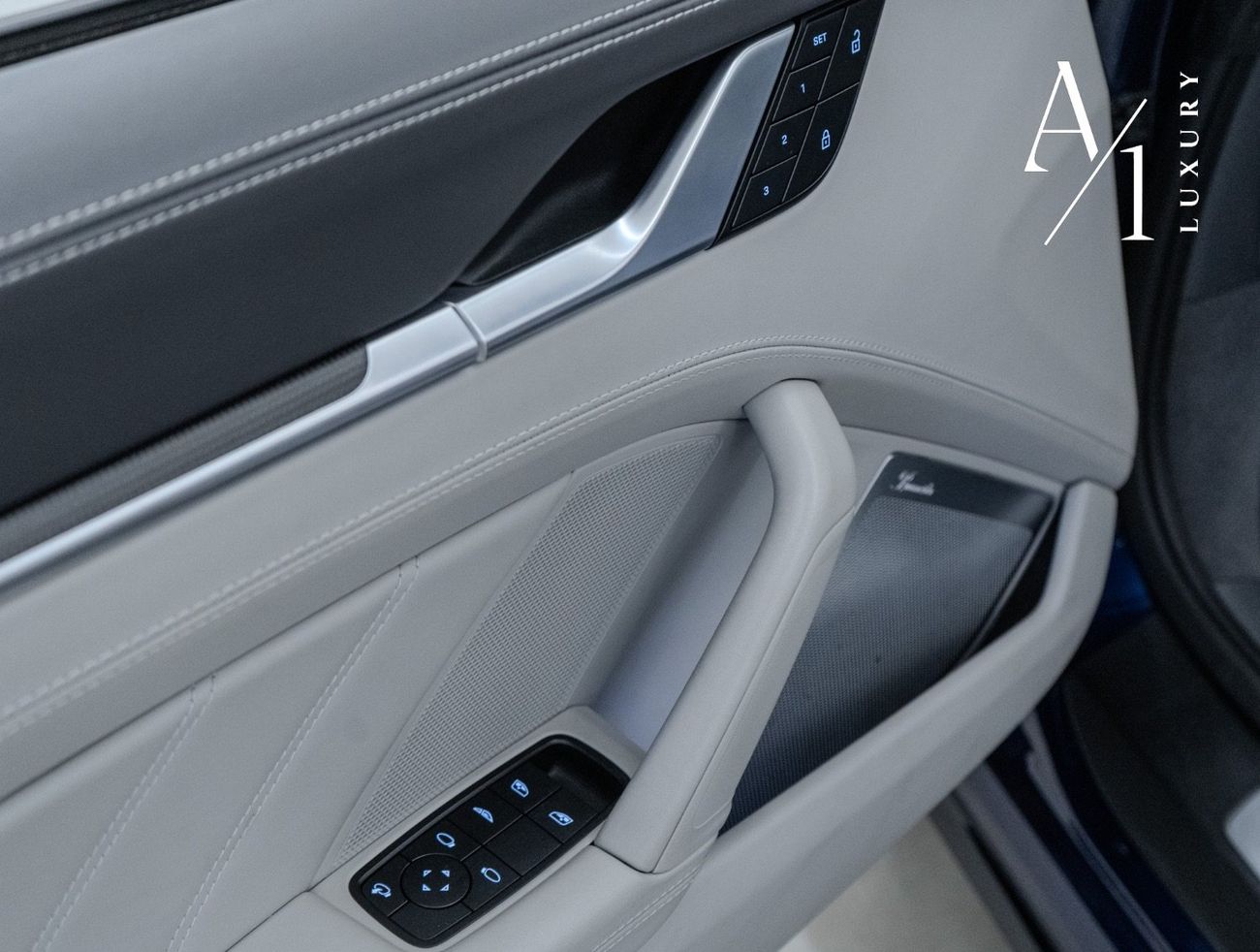 بورش 911 Turbo S 3.8L (645 HP) Convertible