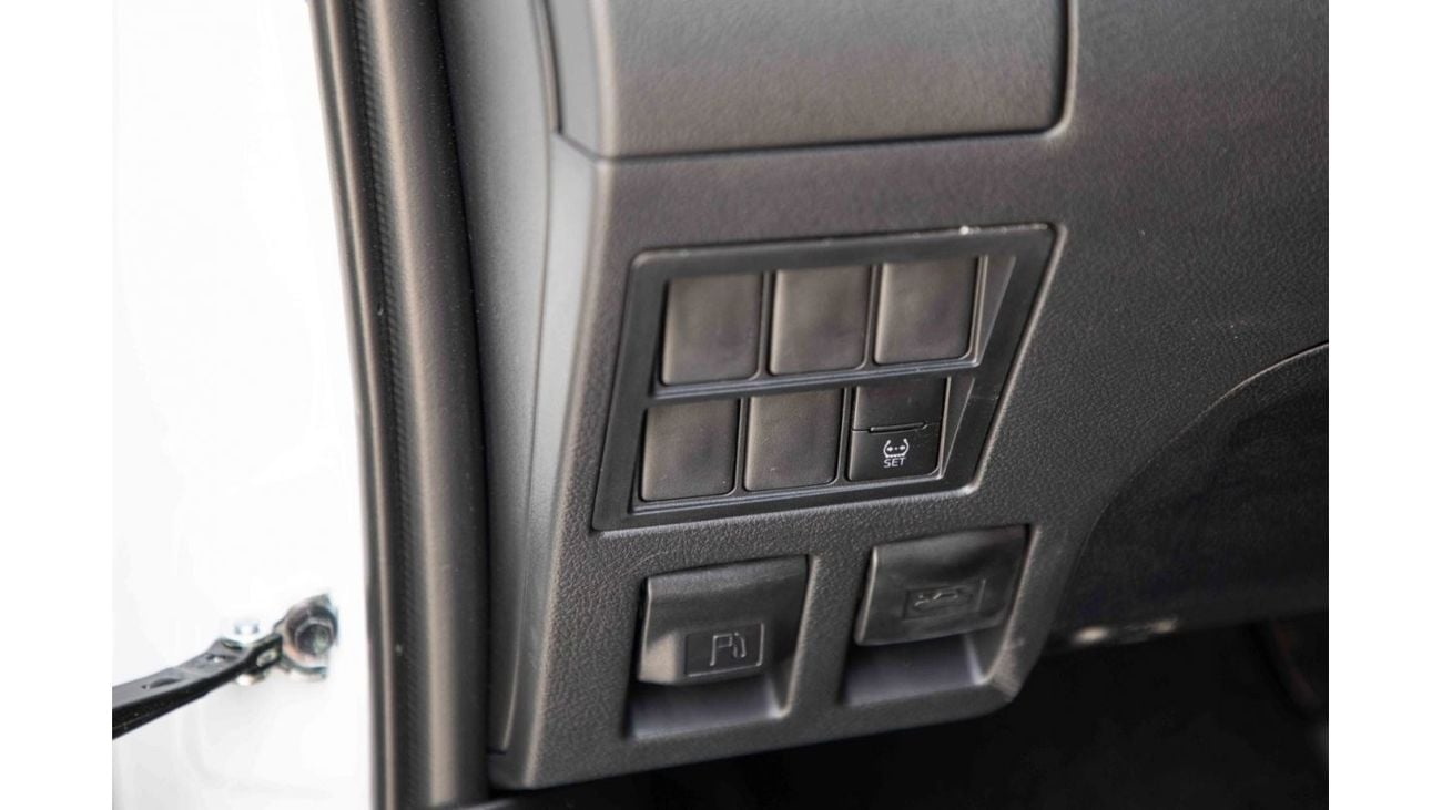 تويوتا فورتونر تويوتا فورتشنر 2024 4X4 2.4 Low - ابيض بلاتيني لؤلؤي من الداخل شامواه