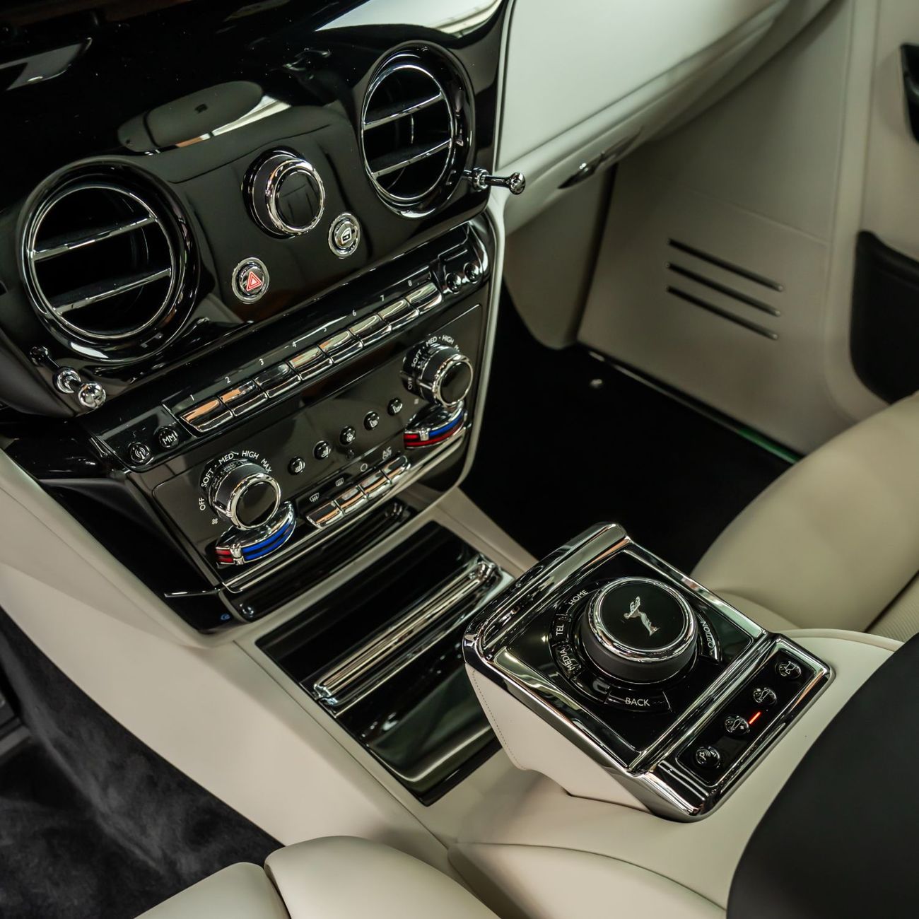 رولز رويس فانتوم 2026 ROLLS ROYCE PHANTOM GCC WITH WARRANTY+ SERVICE( BRAND NEW )