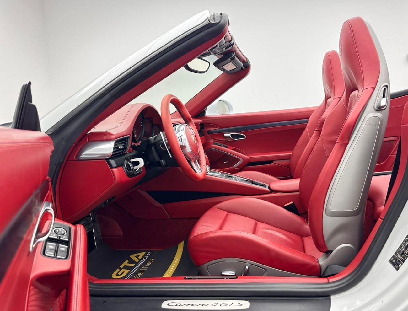 Porsche 911 2015 Porsche 911 Carrera 4 GTS Cabriolet, Porsche Full Service History, Excellent Condition, GCC