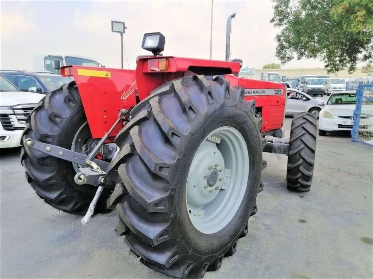Massey Ferguson 385 Massey Ferguson 385