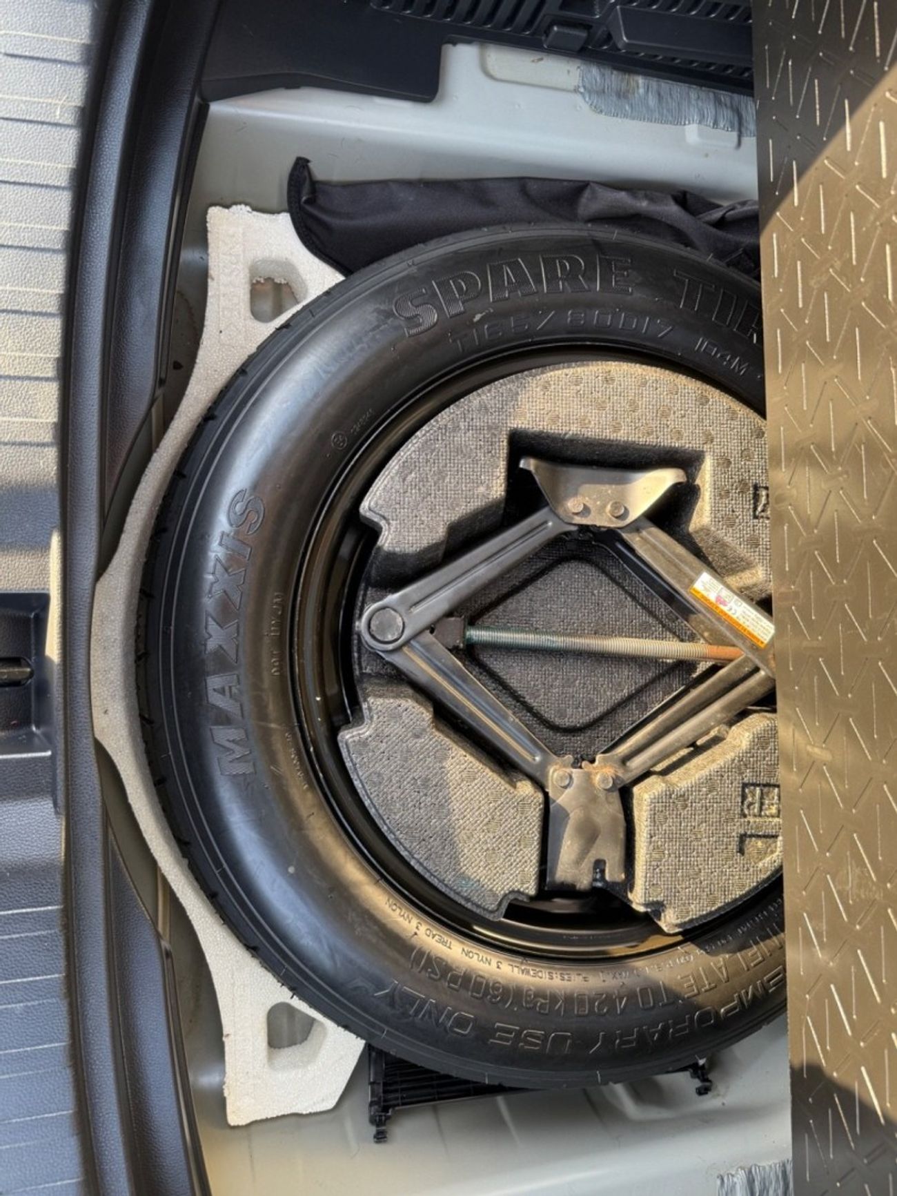 تويوتا راف ٤ XLE 2.5L