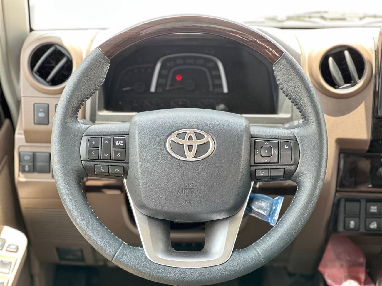 Toyota Land Cruiser 70 LC76 2.8L DSL A/T // 2026 // High Option With Radar , Dvd&Back Camera , Diff Lock , Winch // Special