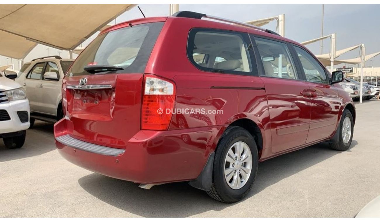 Used Kia Carnival 2015 with Sunroof Ref85 2015 for sale in Sharjah