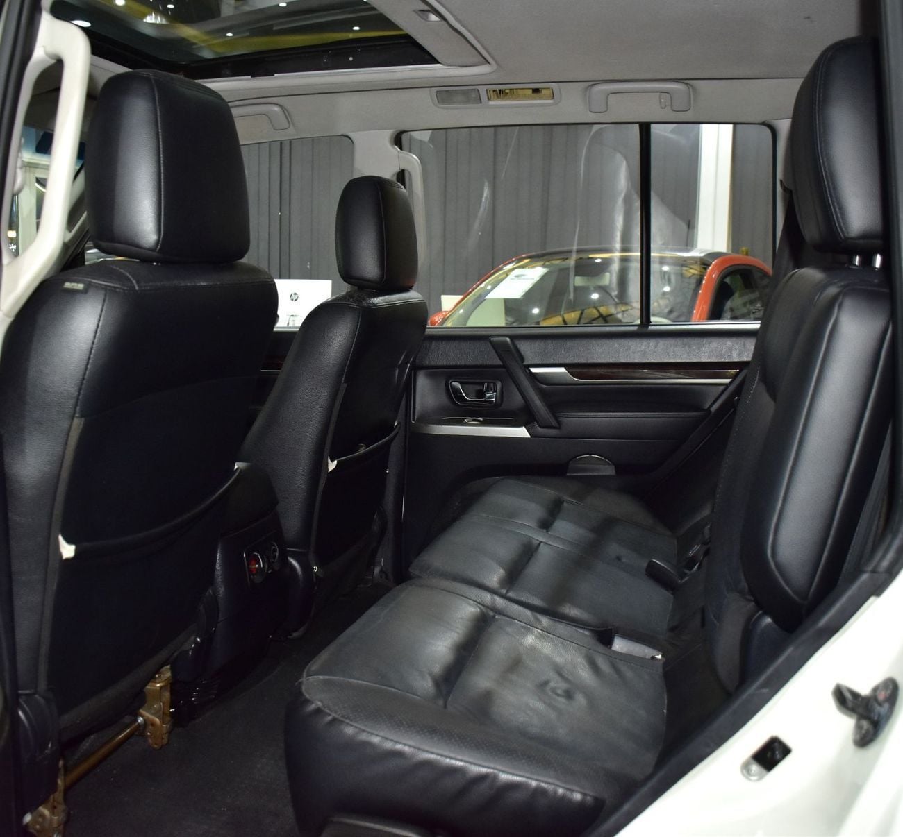 Mitsubishi Pajero GLS HIGHLINE TOP EXCELLENT DEAL for our Mitsubishi Pajero Di-D ( 2012 Model ) in White Color GCC