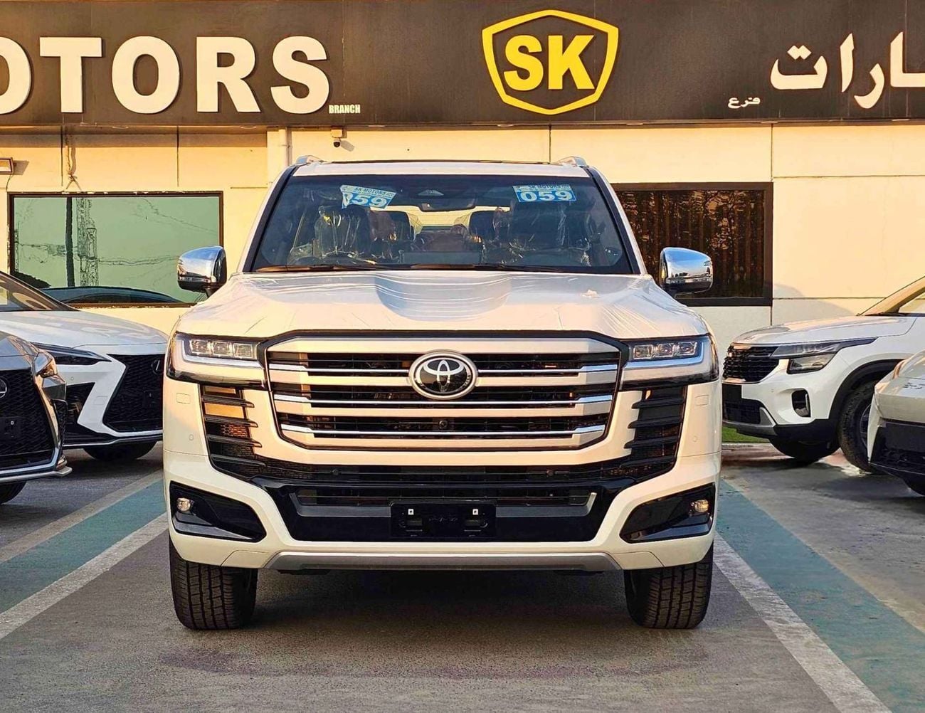 تويوتا لاند كروزر VX HYBRID / 3.5L V6 PETROL / RADAR / BIG DVD / JBL SPKRS / LETAHER WITH MEMORY SEATS (CODE # VXH25)