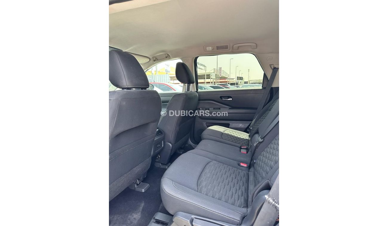 Nissan Pathfinder SV