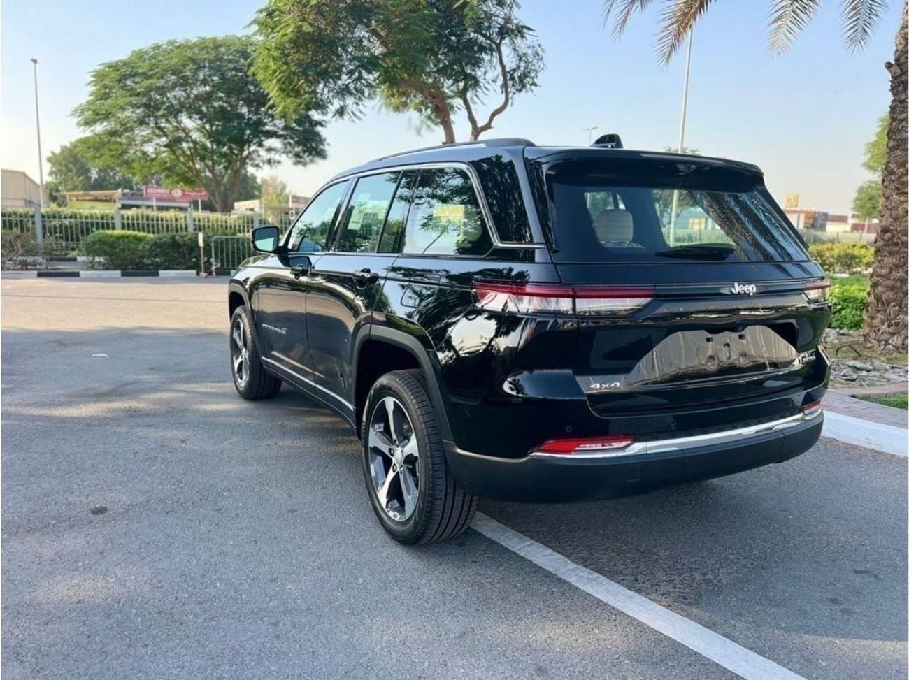 جيب جراند شيروكي LIMITED Jeep Cherokee 2024