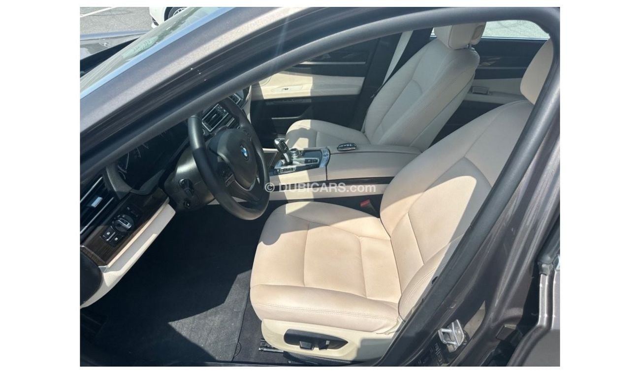 BMW 730Li Exclusive MODEL 2014 GCC CAR PERFECT CONDITION INSIDE AND OUTSIDE FULL T