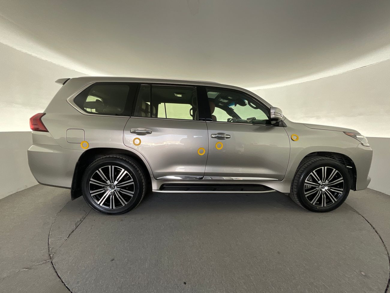 لكزس LX 570 Platinum | شامل الضمان | 0 ﺪﻔﻋﺓ ﺃﻮﻟﻯ